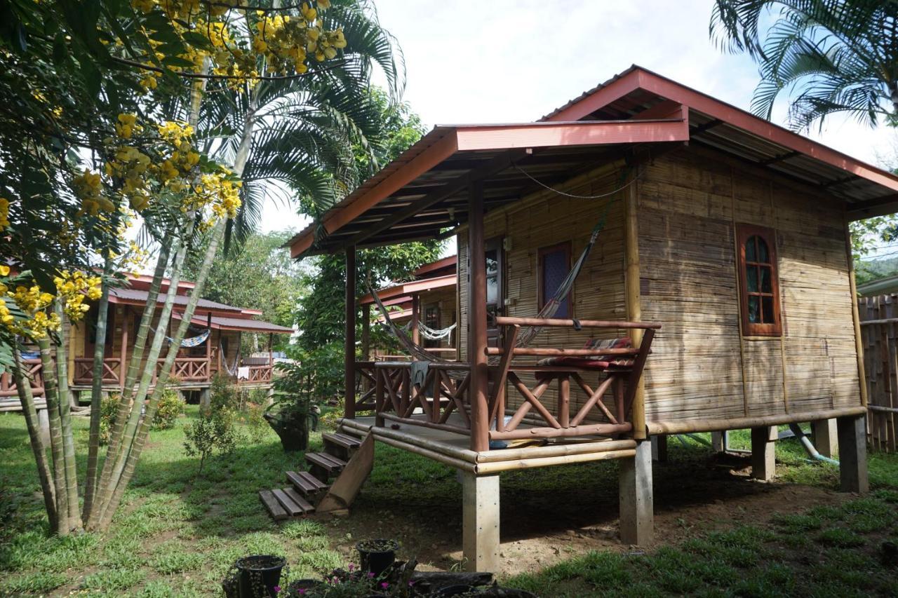 Family Hut Pai Hotell Eksteriør bilde