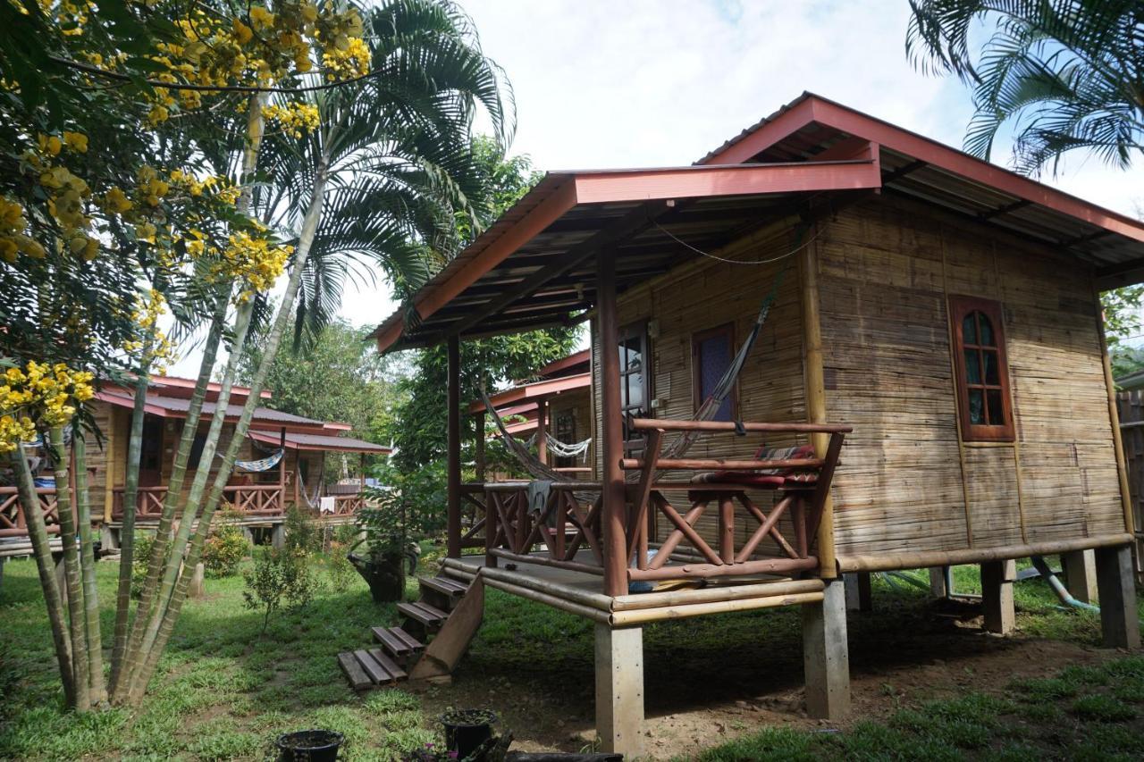 Family Hut Pai Hotell Eksteriør bilde
